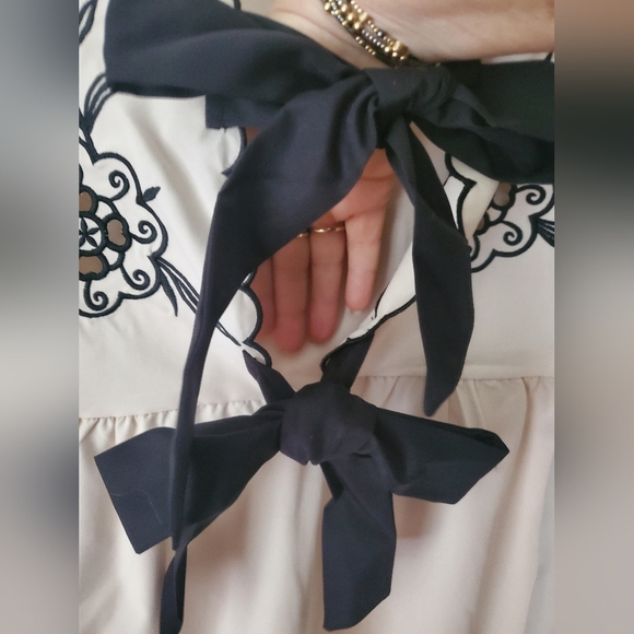 NWT Adorable Ecru Mini Dress with Black Embroidery and Bows - Picture 2 of 3